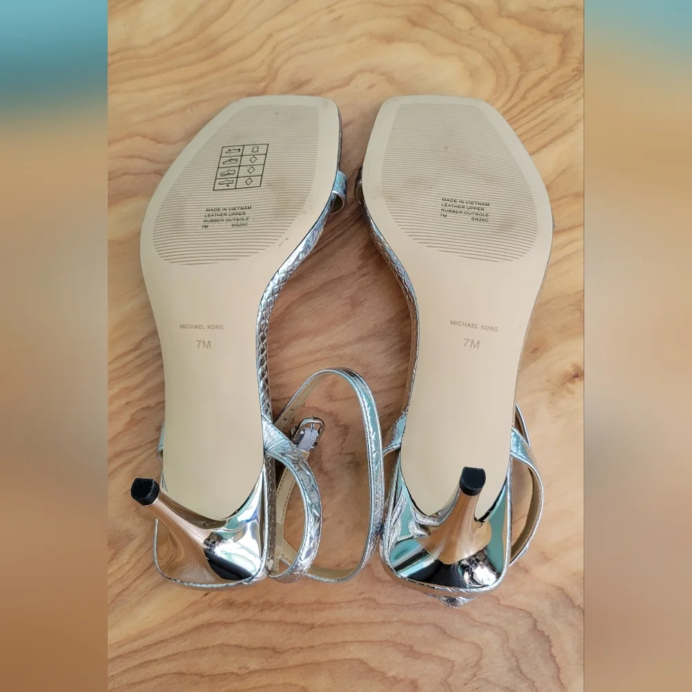 MICHAEL KORS Liana Sandal SILVER 7 (New) - Picture 5 of 8